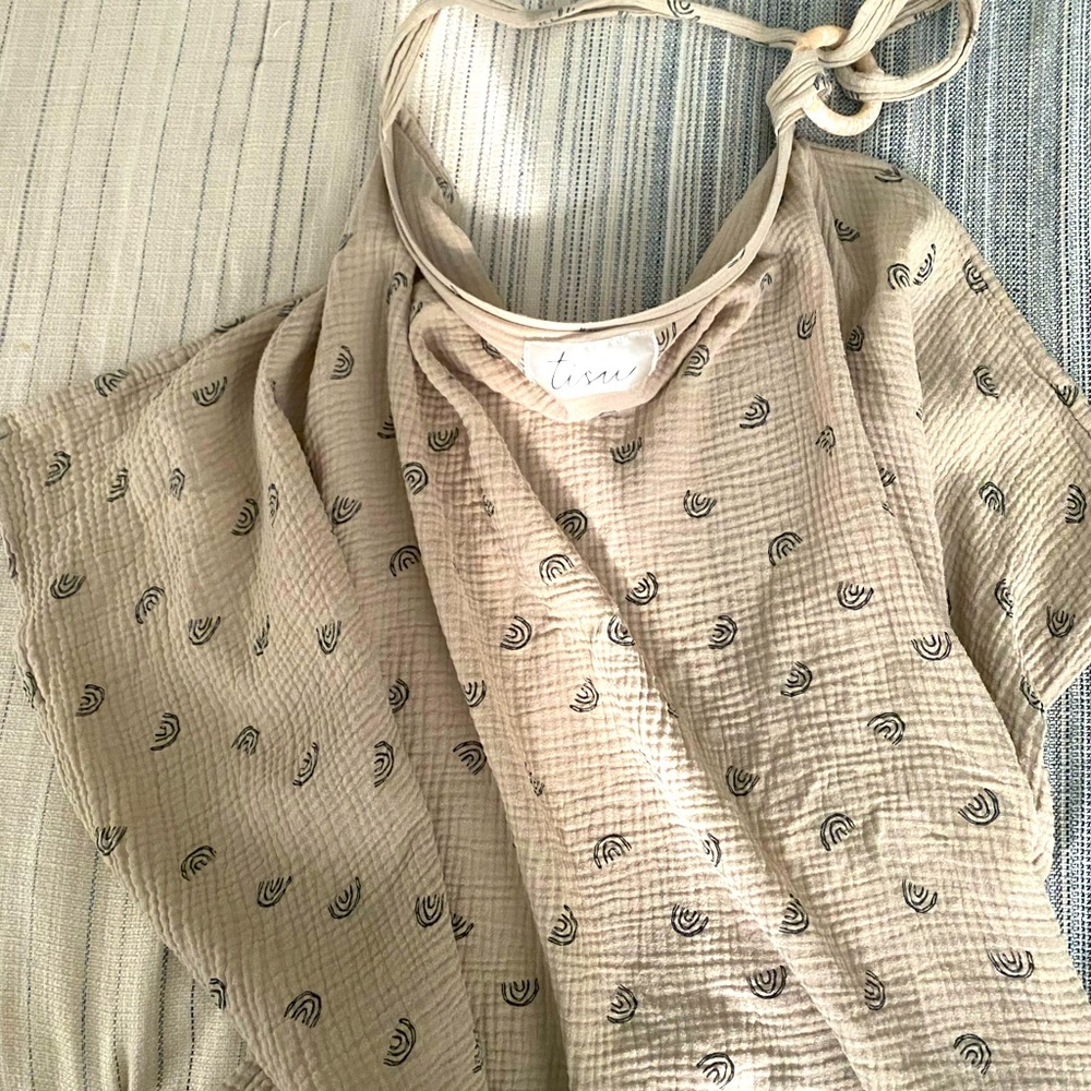 Nursing cover, muslin material, very soft & breathable! Gently used, like new!